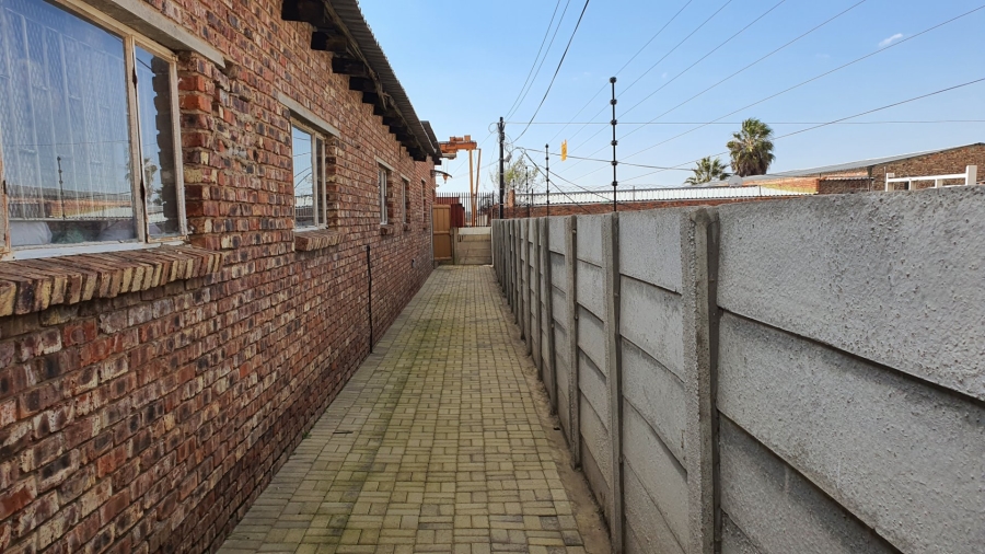  Bedroom Property for Sale in Riebeeckstad Free State